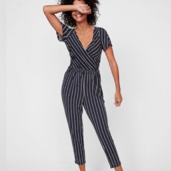 🆕 Express | Wrapped Jumpsuit - Picture 3 of 9